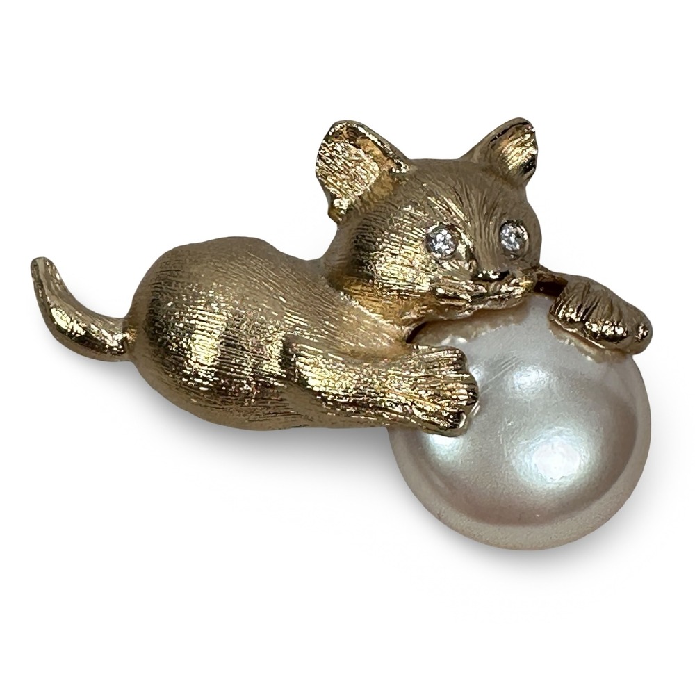 Vintage Richelieu Cat Brooch Gold Tone Faux Pearl Rhinestone Eye Kitten Pin